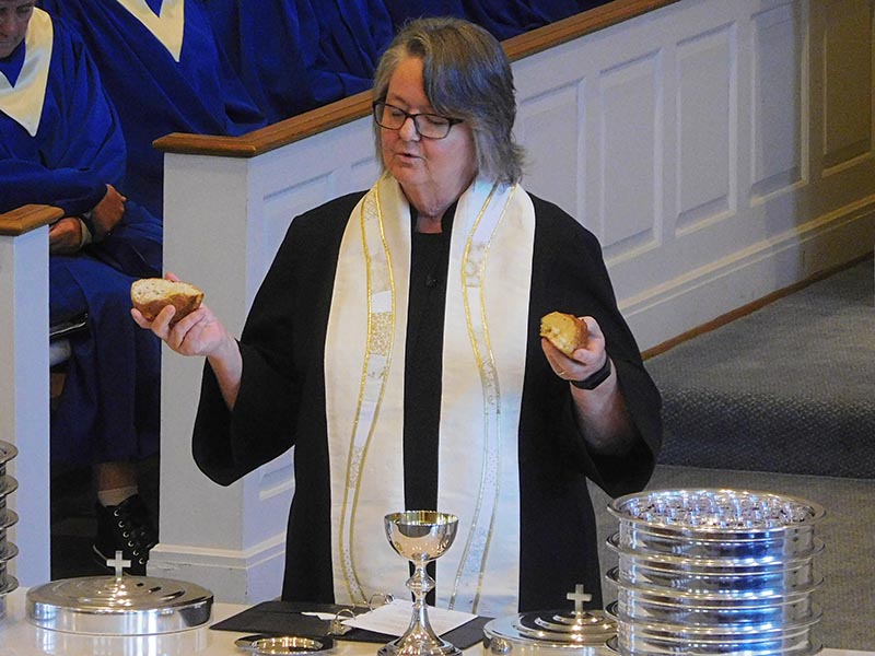 DSCN1880-breaking-bread